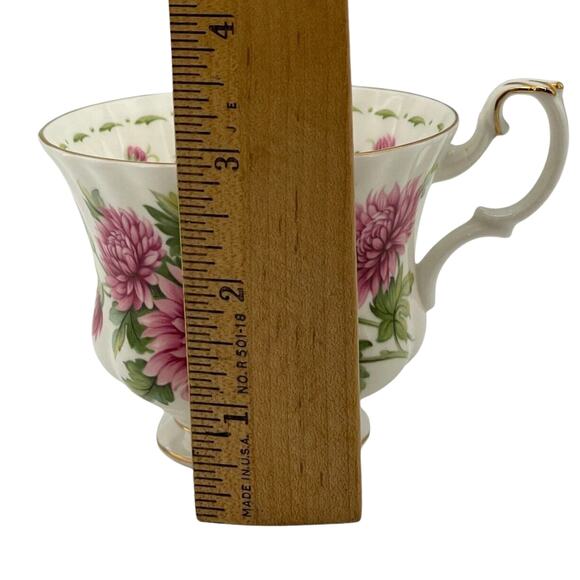 Royal Albert November Teacup & Saucer Set Chrysanthemum Month Flower  Bone China - Picture 16 of 16